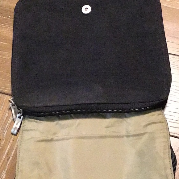 Baggallini Crossbody Purse - Picture 14 of 16